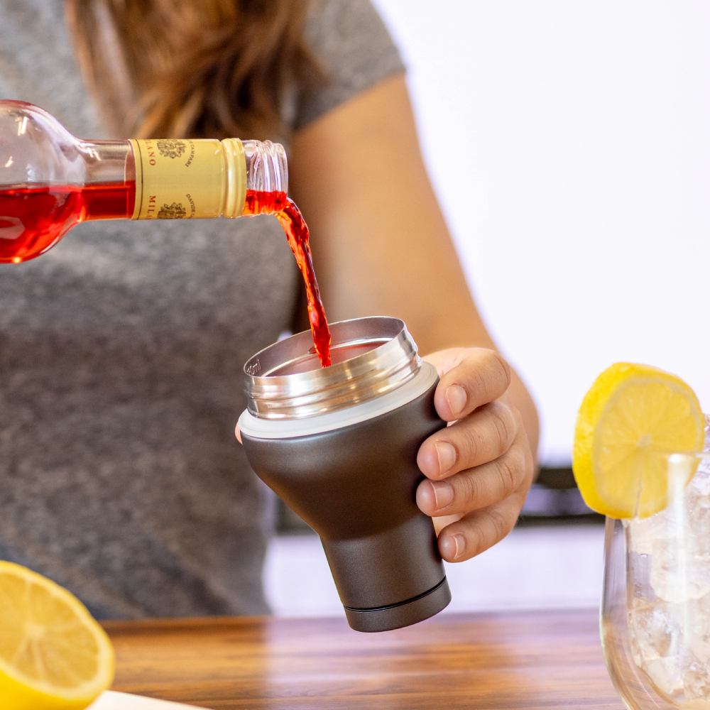 cocktail-shaker-lid-i1 Cocktail_Shaker_lifestyle_2_b714e13d-dd84-4844-956f-11cddc294041.png