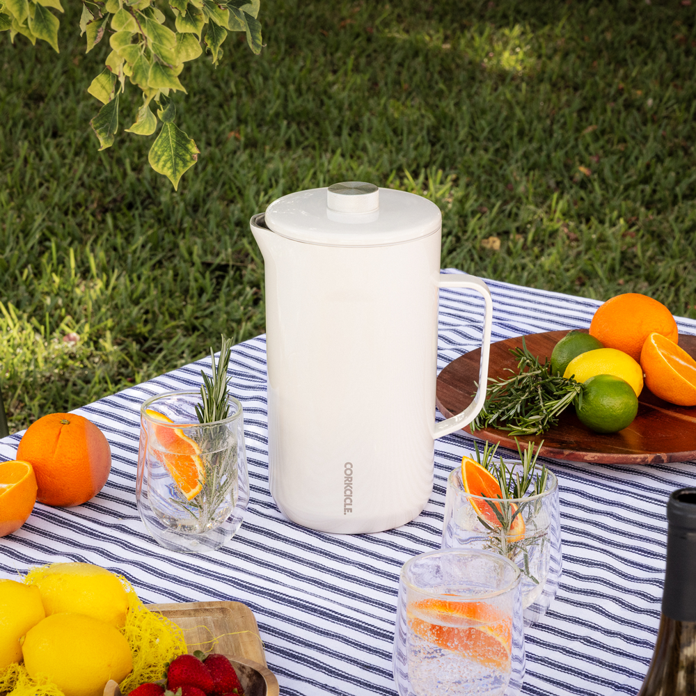 pitcher-d8 OatmilkPitcher_Lifestyle.png